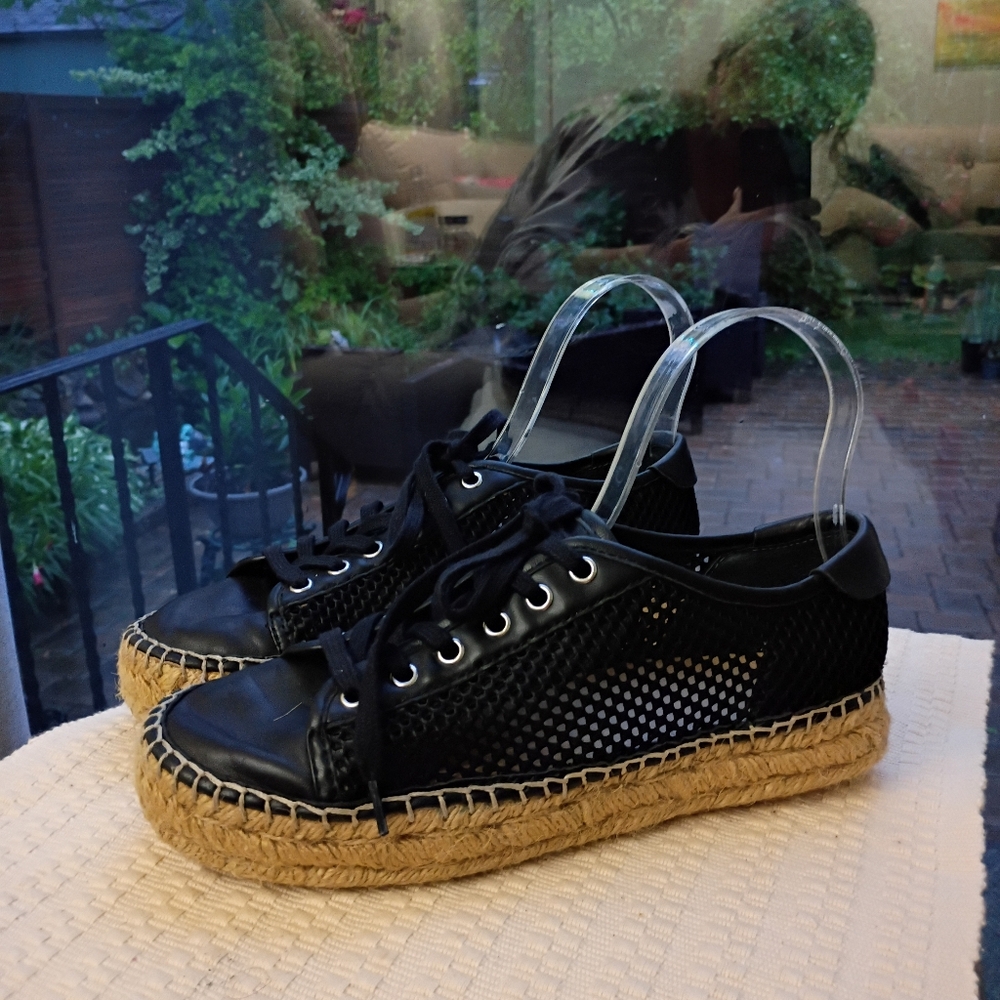 Mark Fisher LTD Sneaker sz 7 Leather,Mesh,Twine.Like New